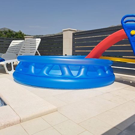 Villa "Amber" Luxury Apartments With A Pool 米利尼 外观 照片