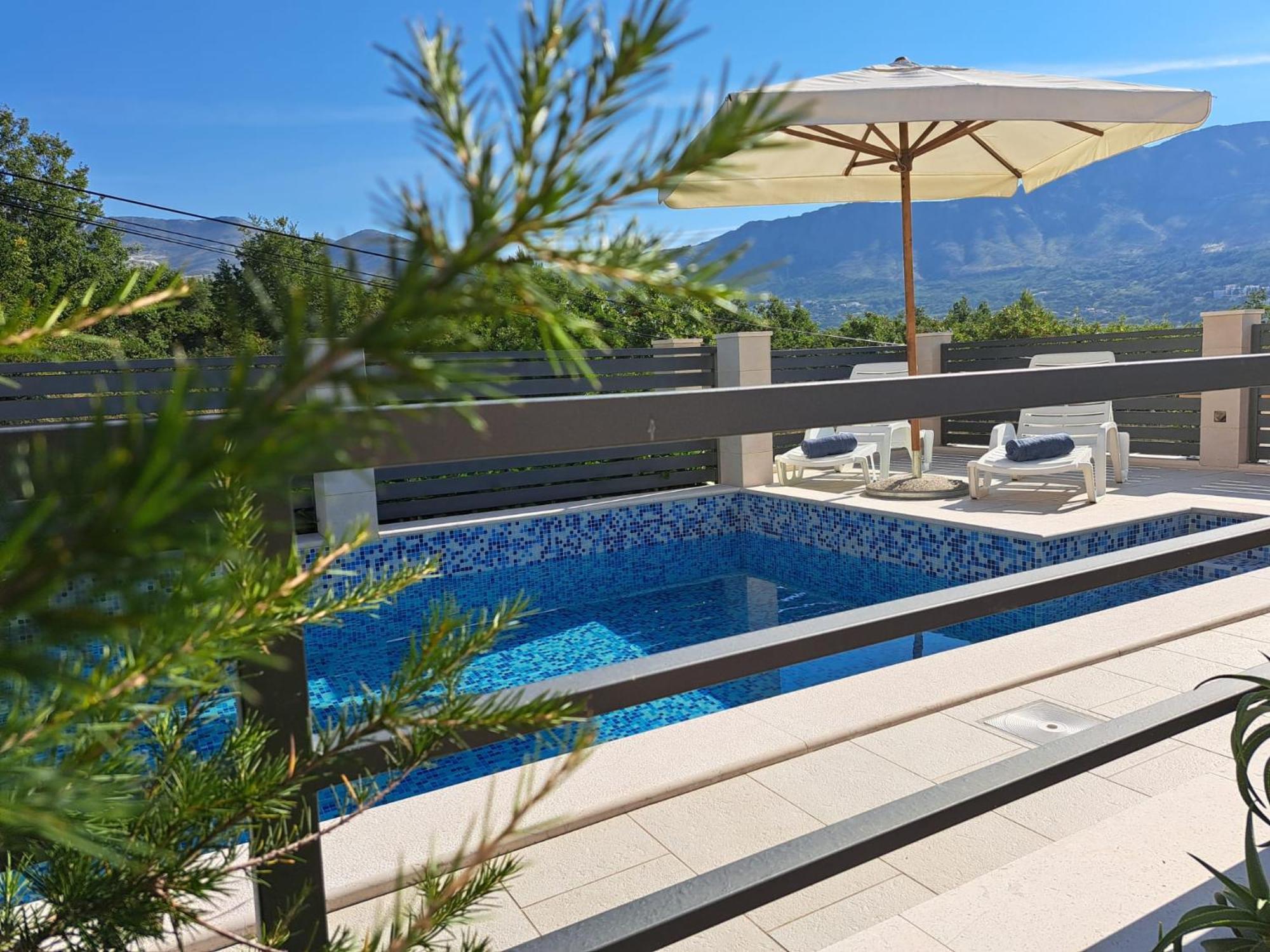 Villa "Amber" Luxury Apartments With A Pool 米利尼 外观 照片