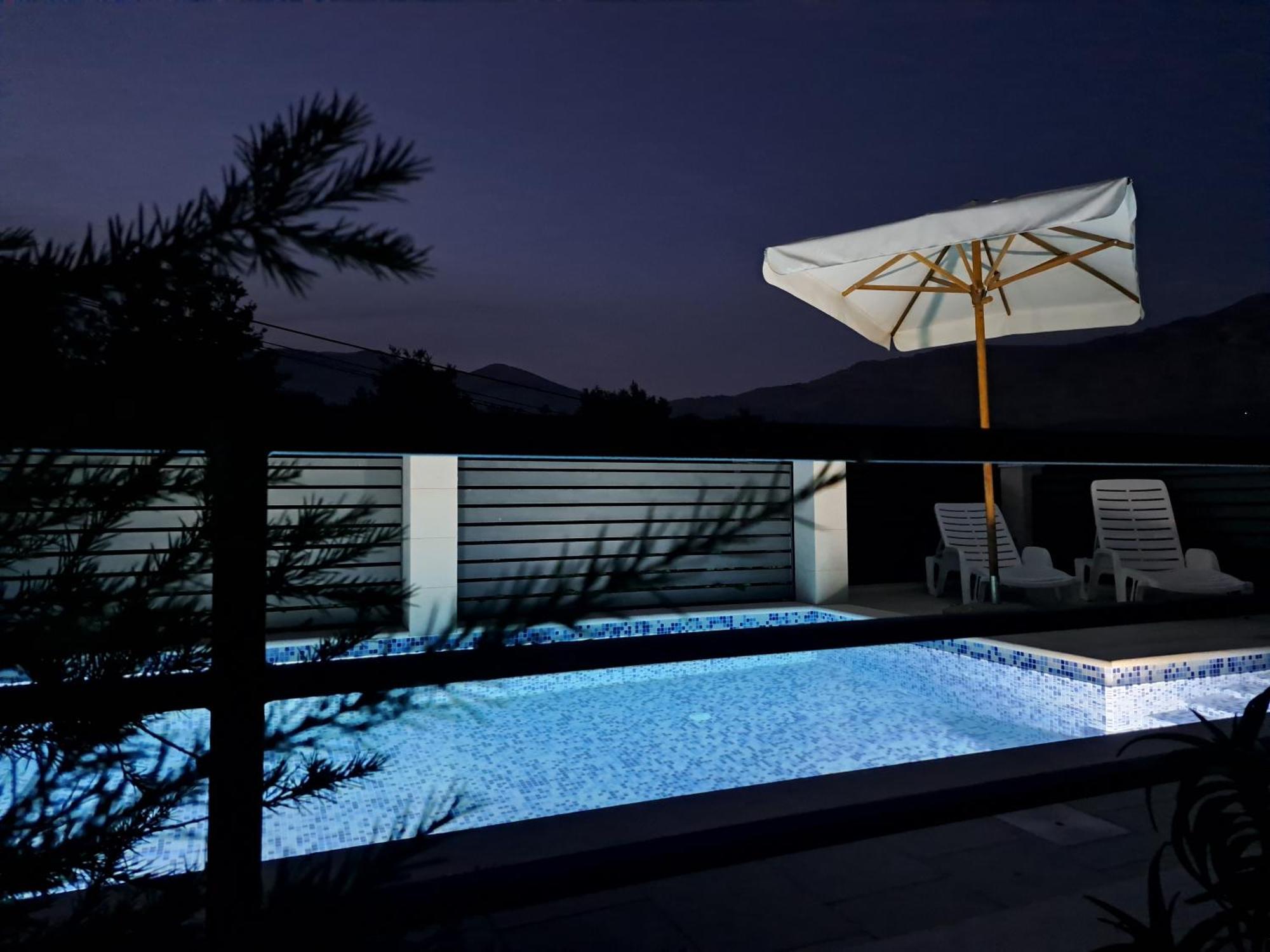 Villa "Amber" Luxury Apartments With A Pool 米利尼 外观 照片