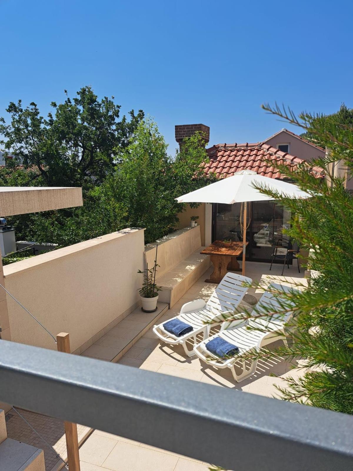 Villa "Amber" Luxury Apartments With A Pool 米利尼 外观 照片