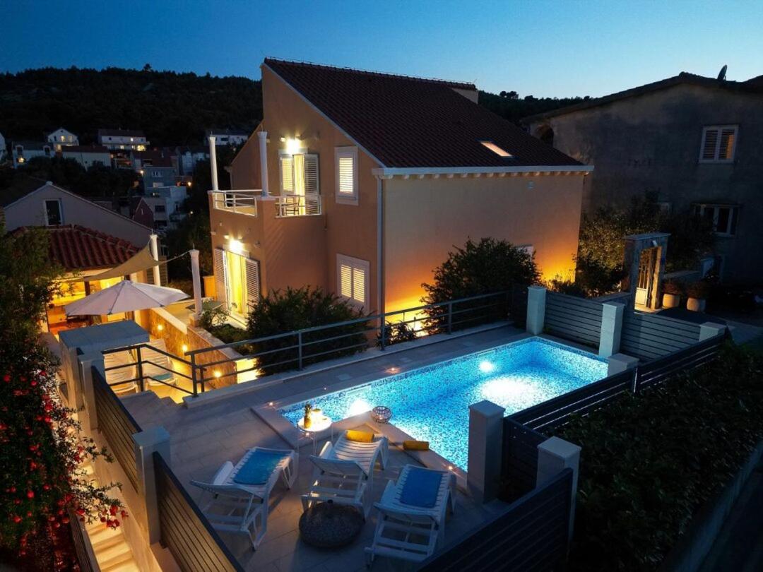 Villa "Amber" Luxury Apartments With A Pool 米利尼 外观 照片