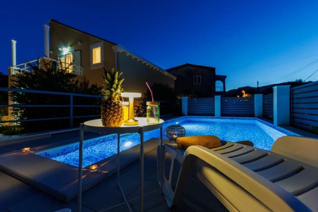 Villa "Amber" Luxury Apartments With A Pool 米利尼 客房 照片