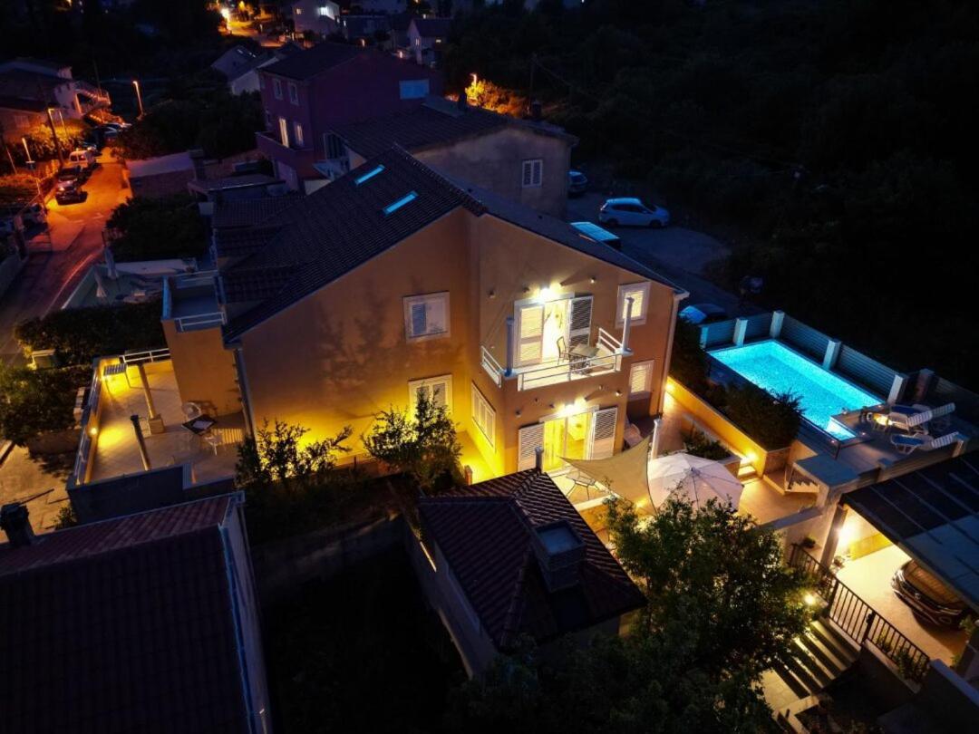 Villa "Amber" Luxury Apartments With A Pool 米利尼 外观 照片