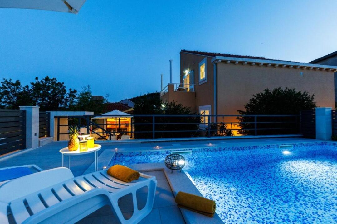 Villa "Amber" Luxury Apartments With A Pool 米利尼 客房 照片