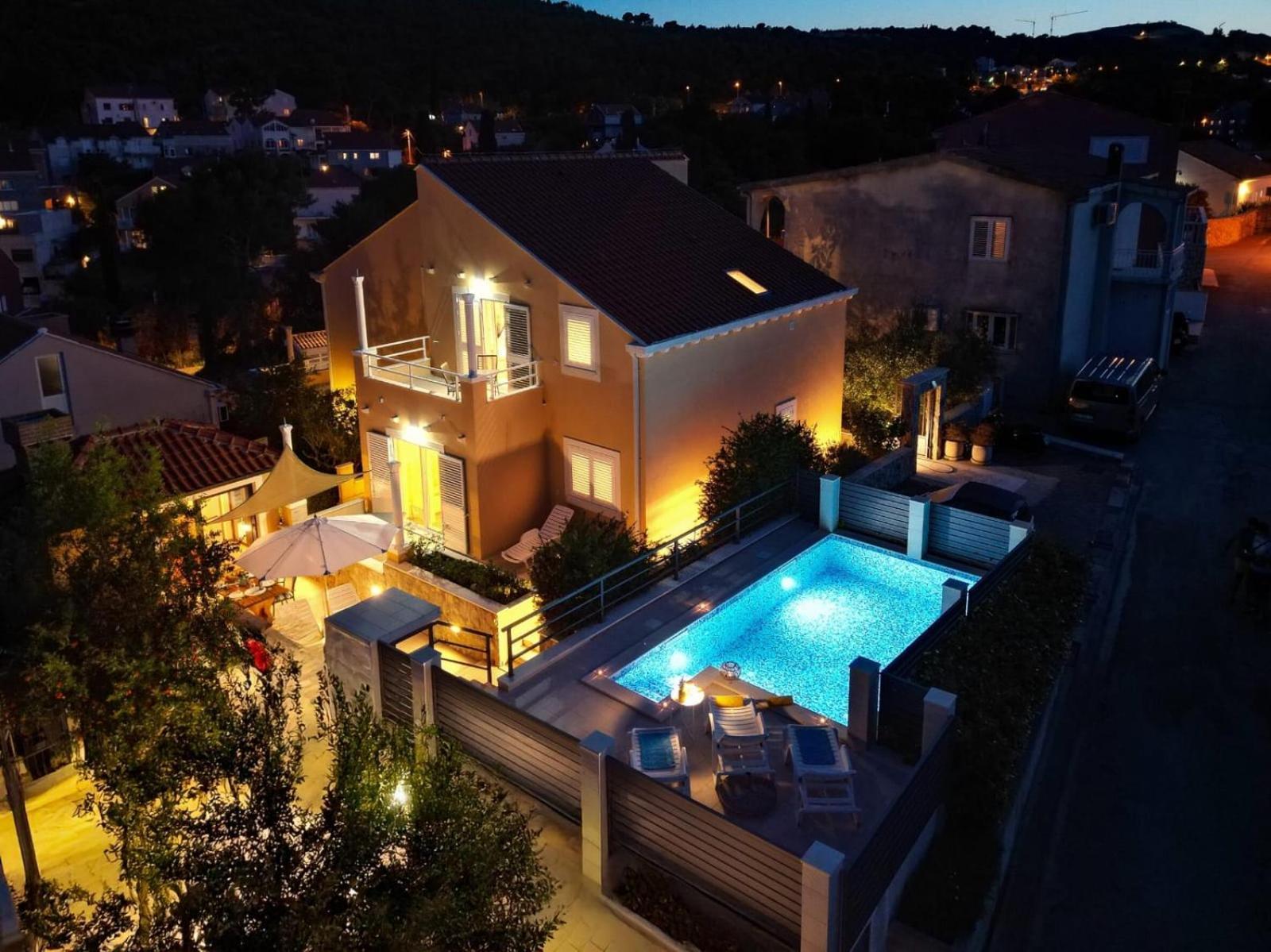 Villa "Amber" Luxury Apartments With A Pool 米利尼 外观 照片