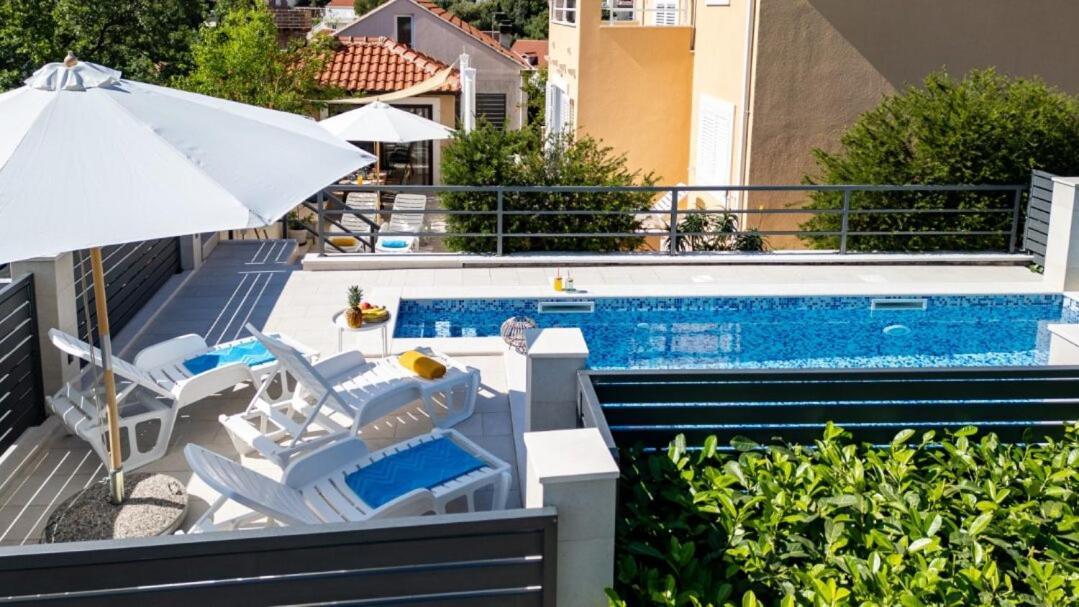 Villa "Amber" Luxury Apartments With A Pool 米利尼 外观 照片