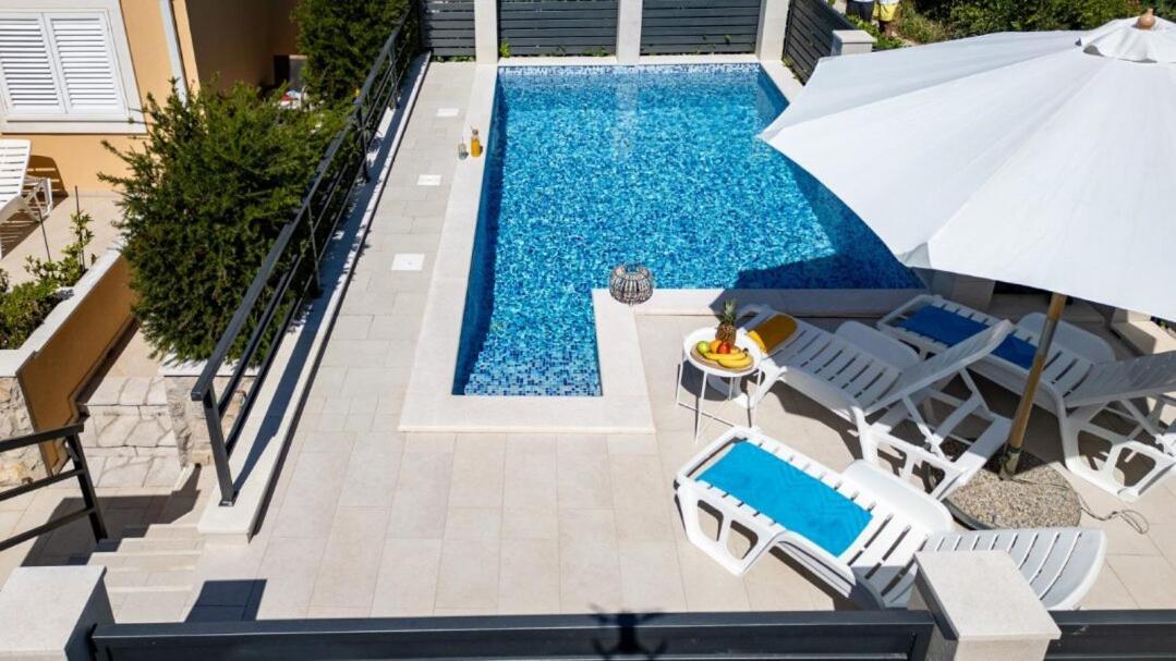 Villa "Amber" Luxury Apartments With A Pool 米利尼 外观 照片
