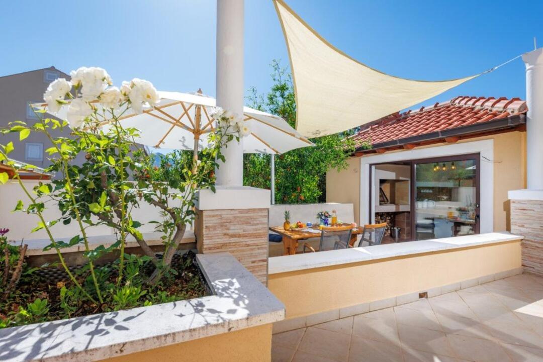 Villa "Amber" Luxury Apartments With A Pool 米利尼 外观 照片