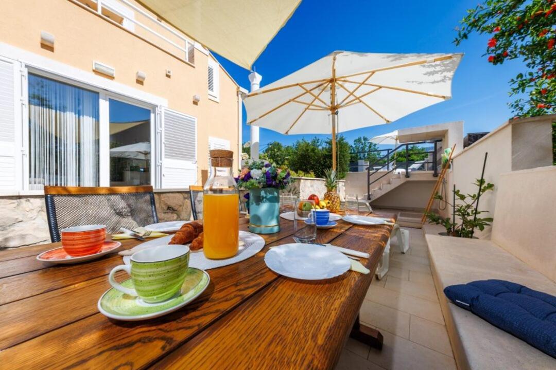 Villa "Amber" Luxury Apartments With A Pool 米利尼 外观 照片