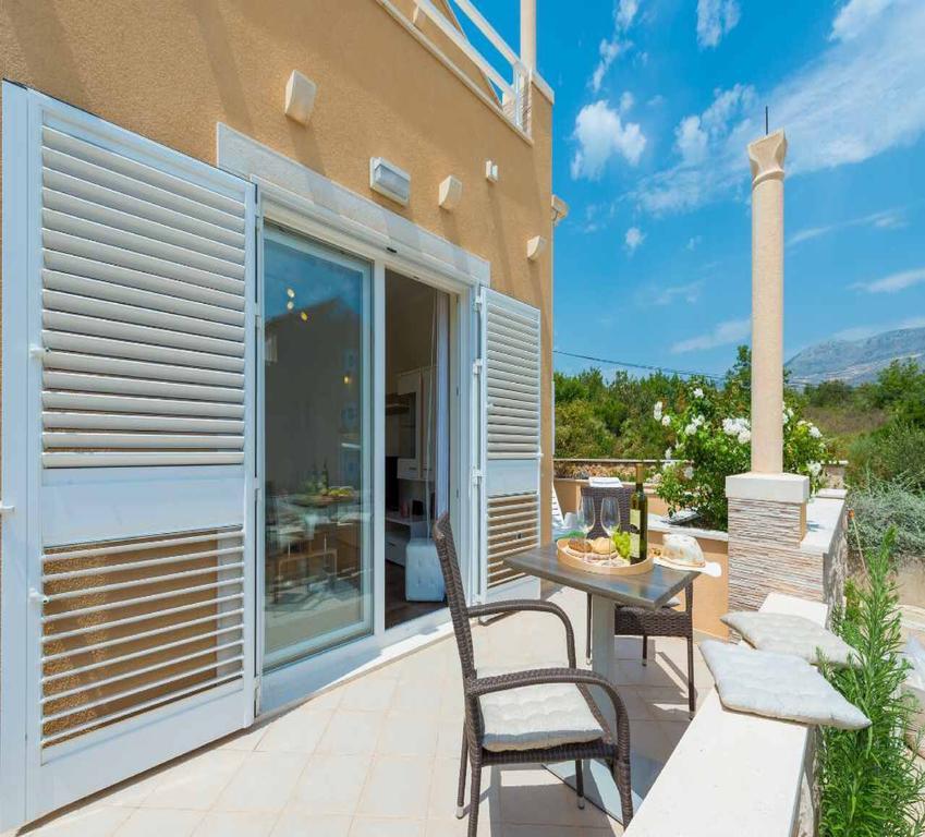 Villa "Amber" Luxury Apartments With A Pool 米利尼 外观 照片