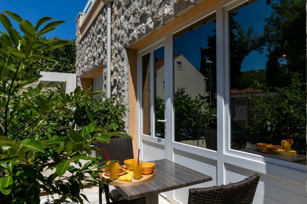 Villa "Amber" Luxury Apartments With A Pool 米利尼 外观 照片