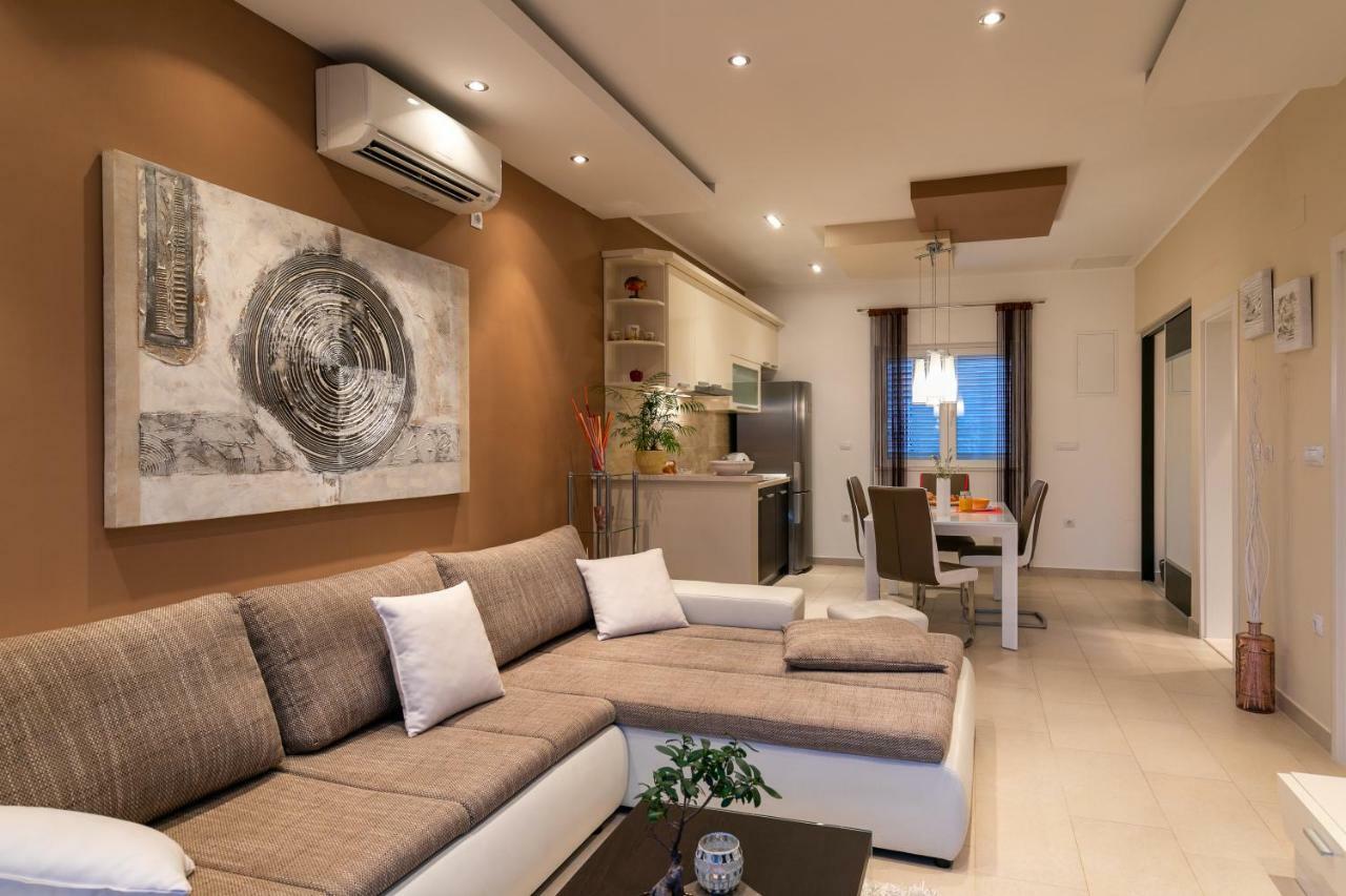 Villa "Amber" Luxury Apartments With A Pool 米利尼 外观 照片