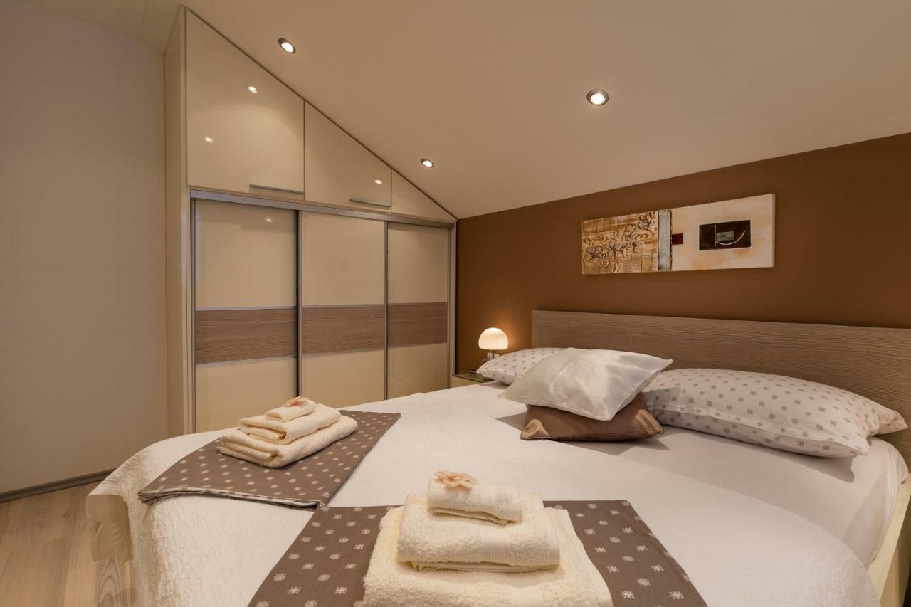 Villa "Amber" Luxury Apartments With A Pool 米利尼 外观 照片