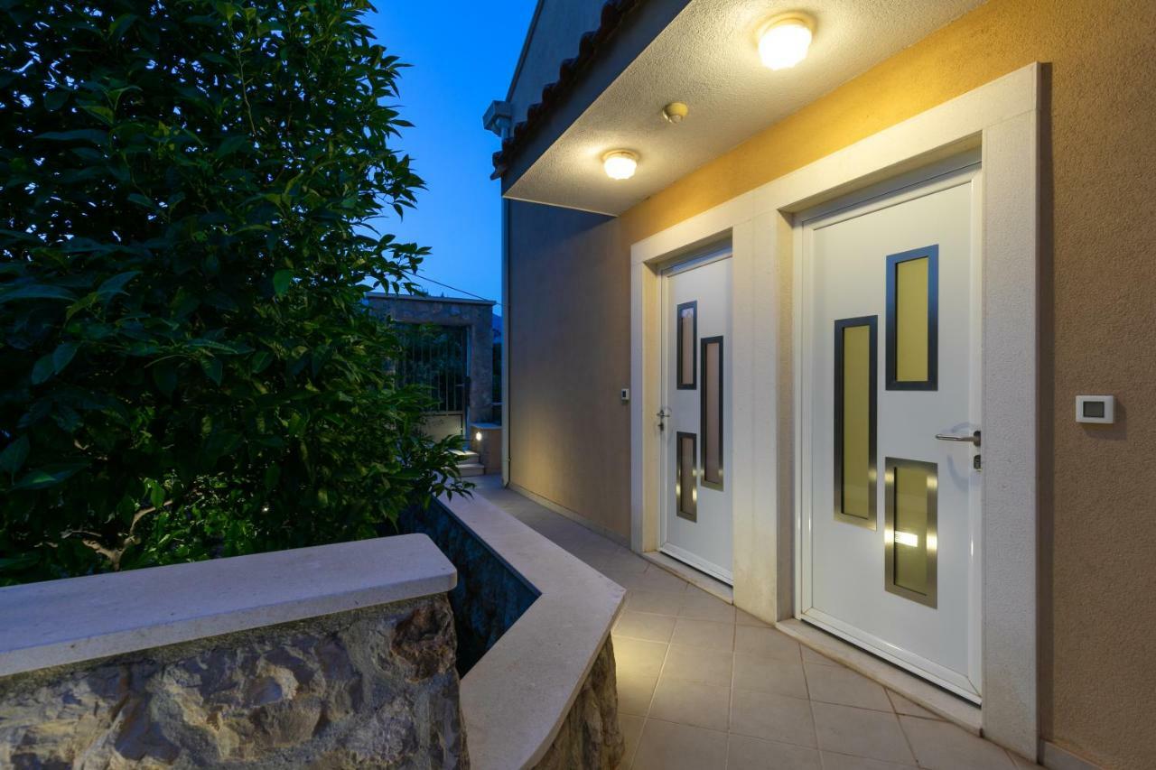 Villa "Amber" Luxury Apartments With A Pool 米利尼 外观 照片